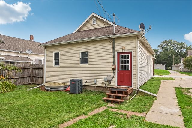 404 4th Street, West Des Moines, IA 50265