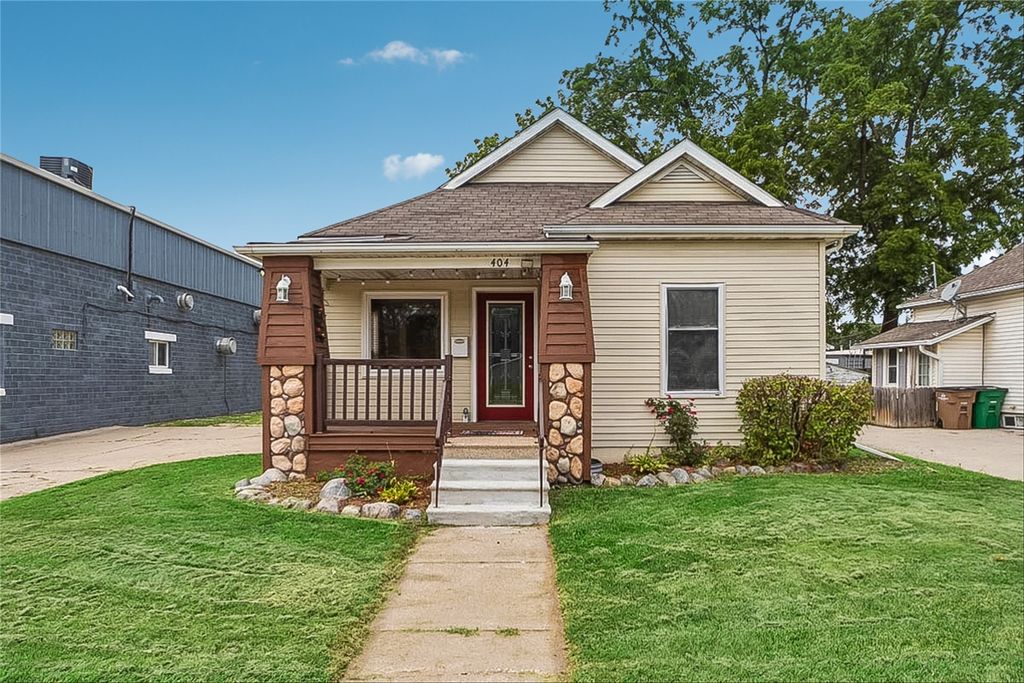 404 4th Street, West Des Moines, IA 50265