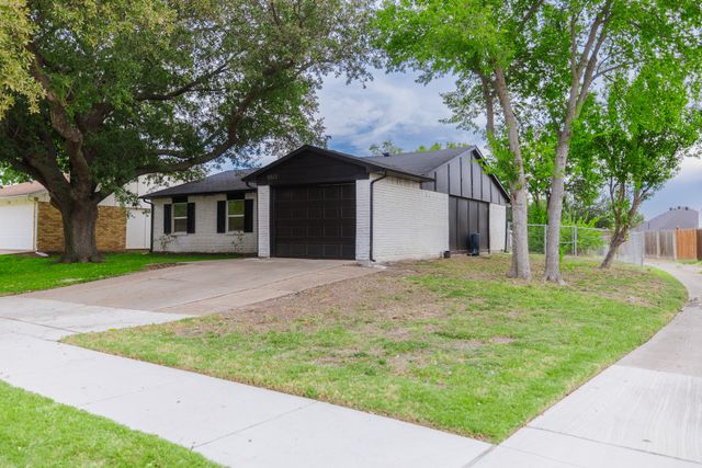 5512 Gates Drive, The Colony, TX 75056