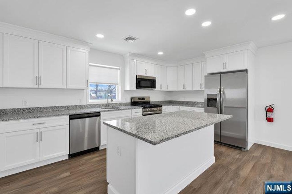 6 Rossi Court 2, South Hackensack, NJ 07606