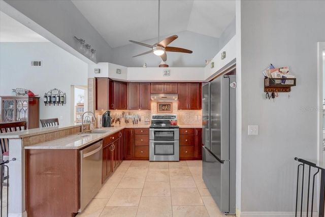 1907 HORSESHOE DRIVE, Plant City, FL 33566