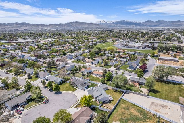 12669 S OLD FORT DR, Riverton, UT 84065