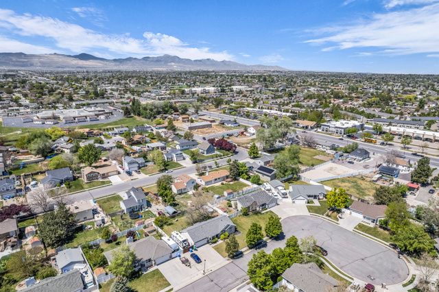 12669 S OLD FORT DR, Riverton, UT 84065