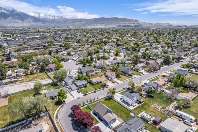 12669 S OLD FORT DR, Riverton, UT 84065