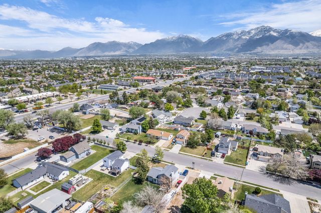 12669 S OLD FORT DR, Riverton, UT 84065