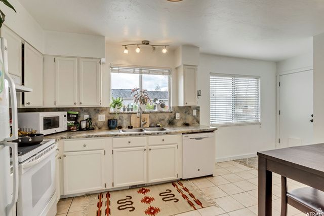 12669 S OLD FORT DR, Riverton, UT 84065