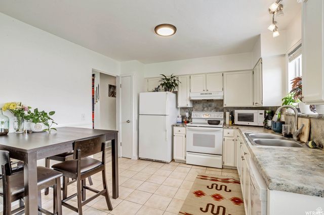 12669 S OLD FORT DR, Riverton, UT 84065