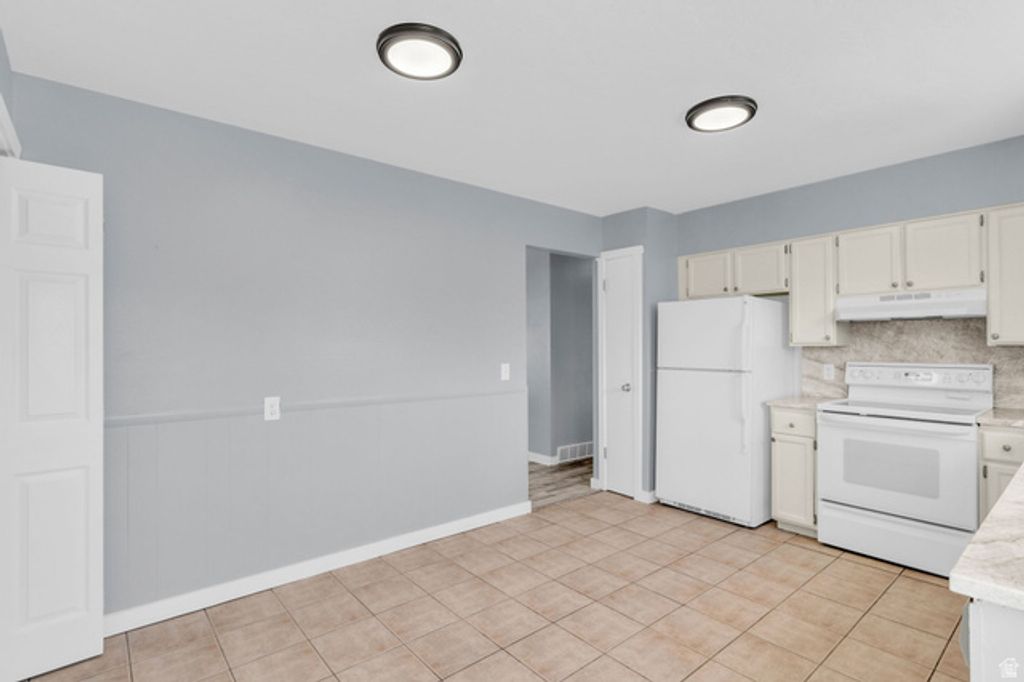 Image 11 of property listing at 12669 S OLD FORT DR, Riverton, UT 84065