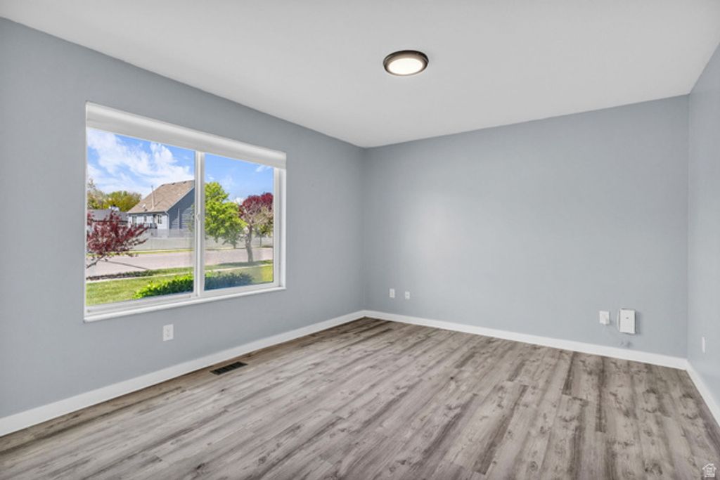 Image 15 of property listing at 12669 S OLD FORT DR, Riverton, UT 84065