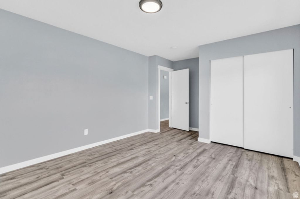 Image 16 of property listing at 12669 S OLD FORT DR, Riverton, UT 84065