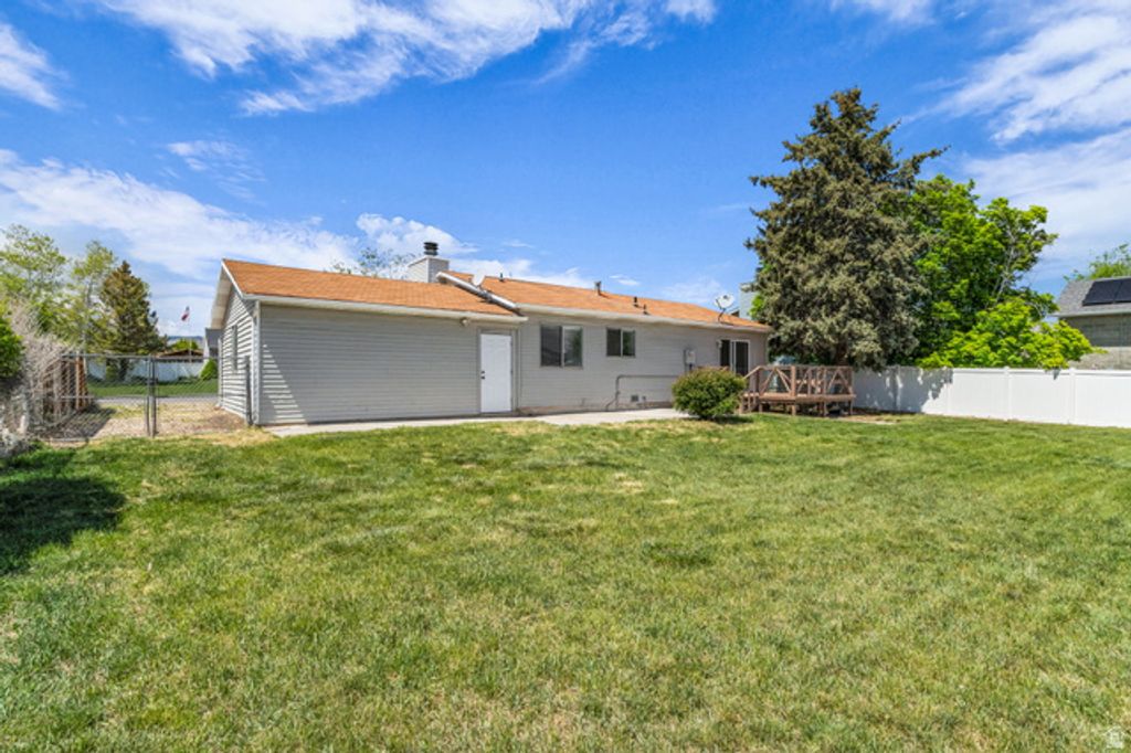 Image 18 of property listing at 12669 S OLD FORT DR, Riverton, UT 84065