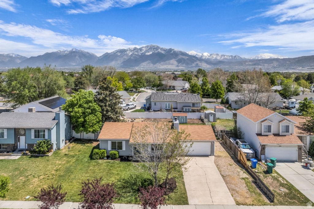 Image 26 of property listing at 12669 S OLD FORT DR, Riverton, UT 84065