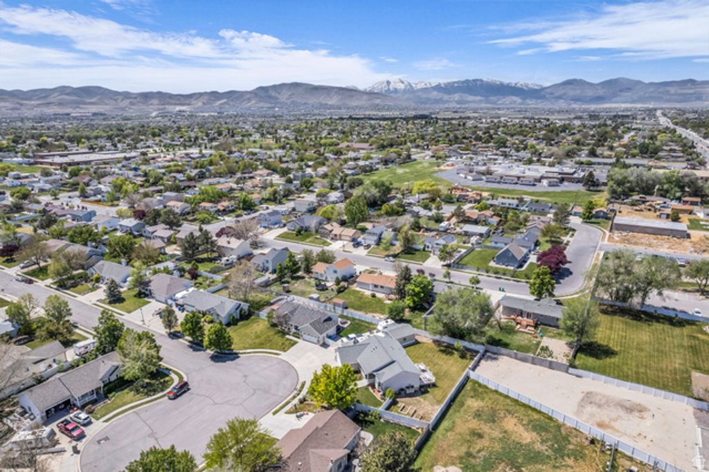 Image 29 of property listing at 12669 S OLD FORT DR, Riverton, UT 84065