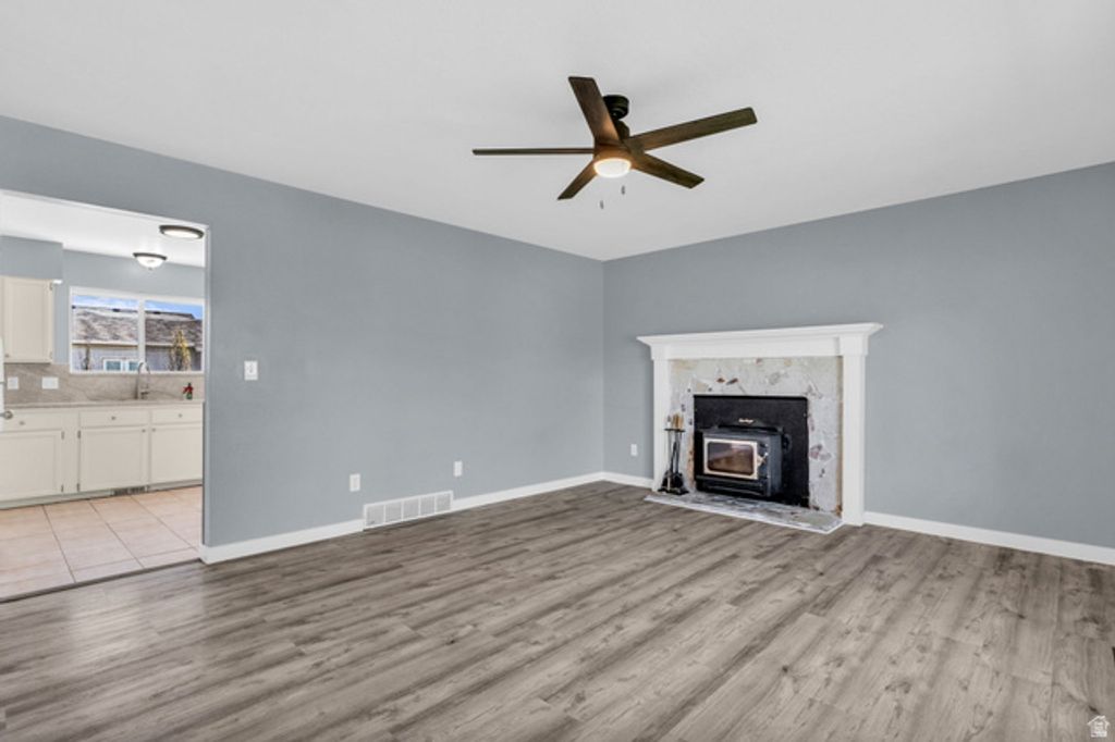 Image 4 of property listing at 12669 S OLD FORT DR, Riverton, UT 84065