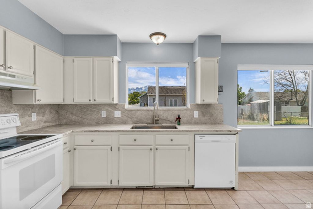 Image 6 of property listing at 12669 S OLD FORT DR, Riverton, UT 84065