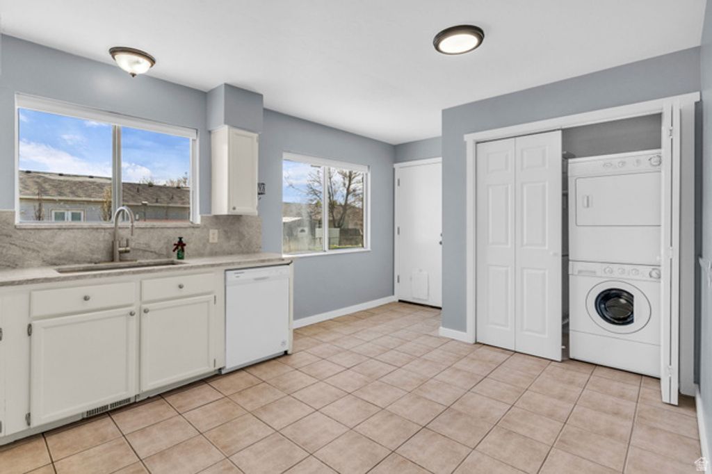 Image 7 of property listing at 12669 S OLD FORT DR, Riverton, UT 84065
