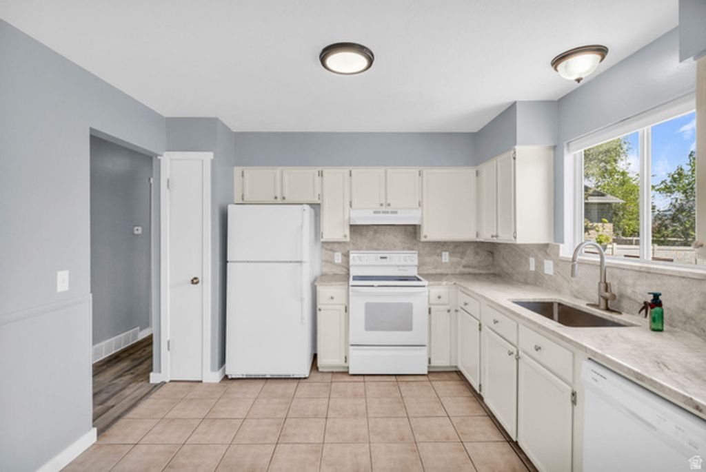 Image 9 of property listing at 12669 S OLD FORT DR, Riverton, UT 84065