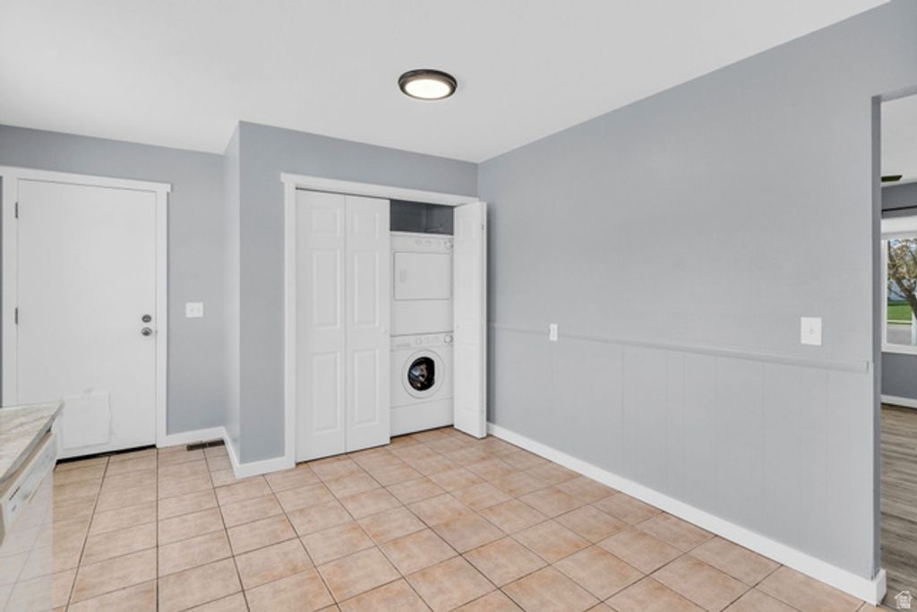 Image 10 of property listing at 12669 S OLD FORT DR, Riverton, UT 84065