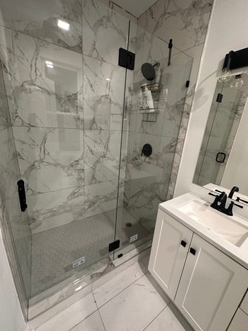 1130 S Sacramento Boulevard, Chicago, IL 60612