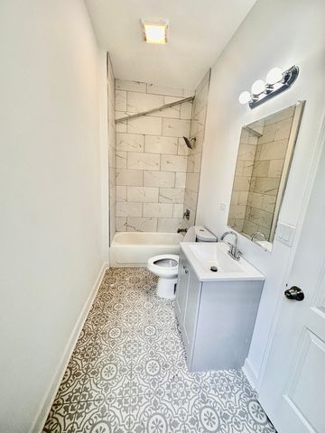 1130 S Sacramento Boulevard, Chicago, IL 60612