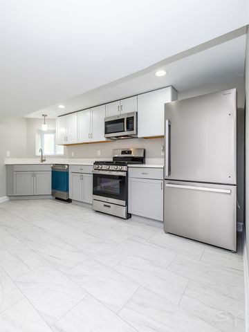 1130 S Sacramento Boulevard, Chicago, IL 60612