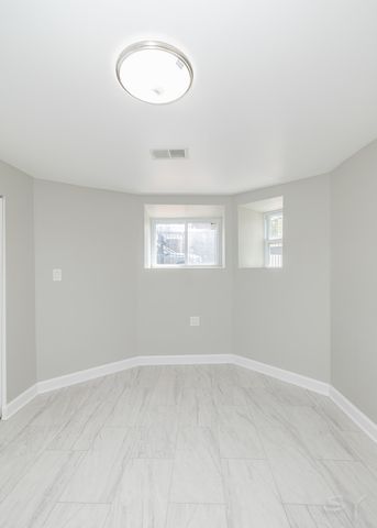 1130 S Sacramento Boulevard, Chicago, IL 60612
