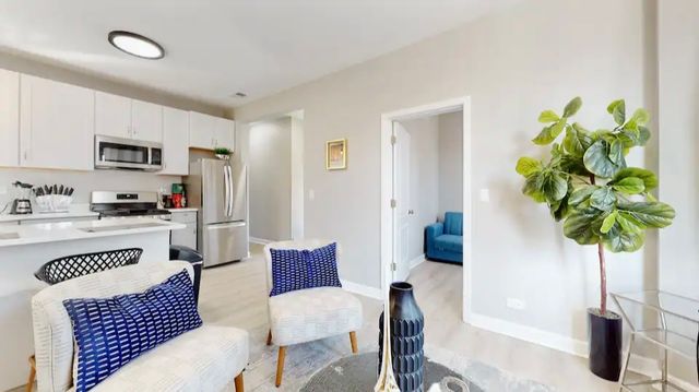 1130 S Sacramento Boulevard, Chicago, IL 60612