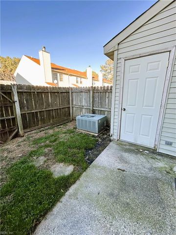 112 Havershaw DR, Yorktown, VA 23692