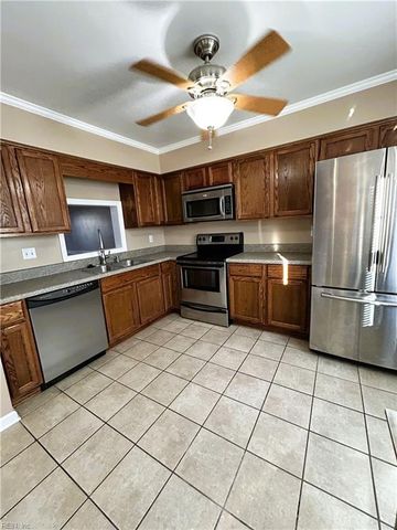 112 Havershaw DR, Yorktown, VA 23692