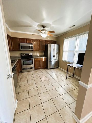 112 Havershaw DR, Yorktown, VA 23692