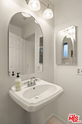 2233 Country Park Court, Thousand Oaks, CA 91362