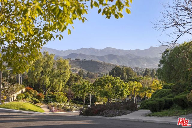 2233 Country Park Court, Thousand Oaks, CA 91362
