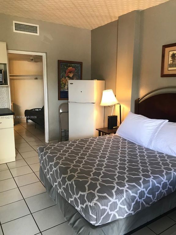 26 Diplomat Pkwy 2233, Hallandale Beach, FL 33009