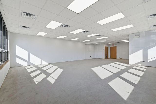 6301 N Northwest Highway, Chicago, IL 60631