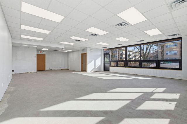 6301 N Northwest Highway, Chicago, IL 60631