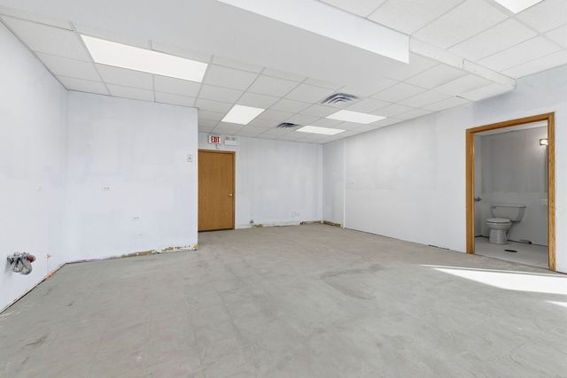 6301 N Northwest Highway, Chicago, IL 60631