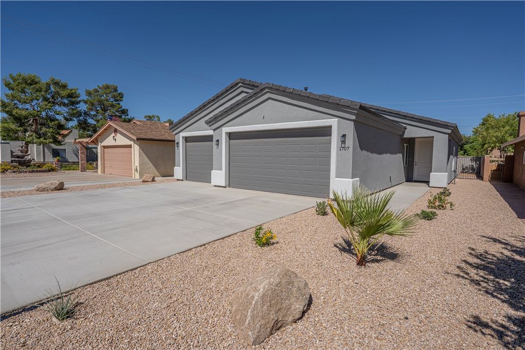 1707 Golden Gate Ave, Kingman, AZ 86401