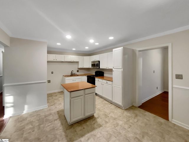 279 Finch Road, Wellford, SC 29385