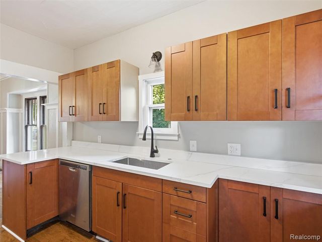 91 Oneida Street, Pontiac, MI 48341
