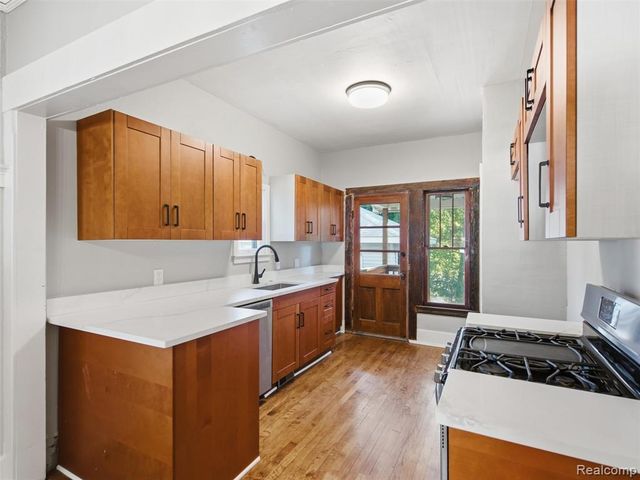 91 Oneida Street, Pontiac, MI 48341