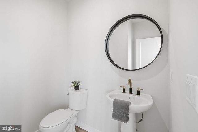 43556 CENTERGATE DR, Ashburn, VA 20148