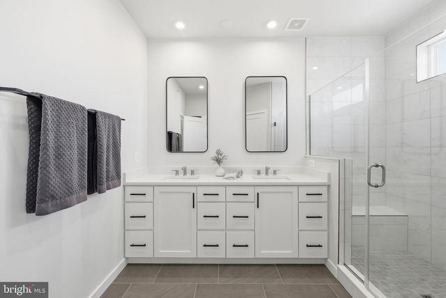 43556 CENTERGATE DR, Ashburn, VA 20148
