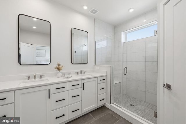 43556 CENTERGATE DR, Ashburn, VA 20148