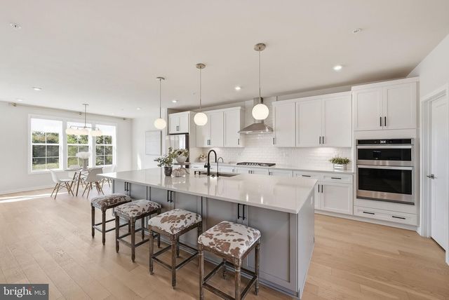 43556 CENTERGATE DR, Ashburn, VA 20148