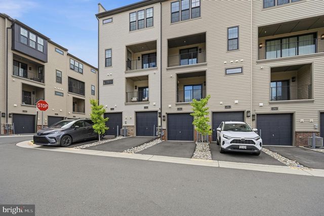 43556 CENTERGATE DR, Ashburn, VA 20148