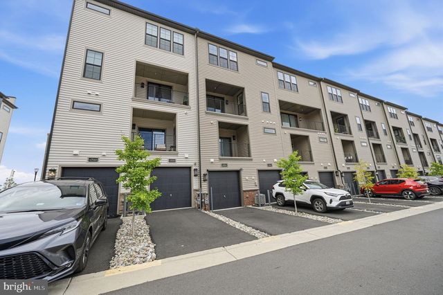 43556 CENTERGATE DR, Ashburn, VA 20148