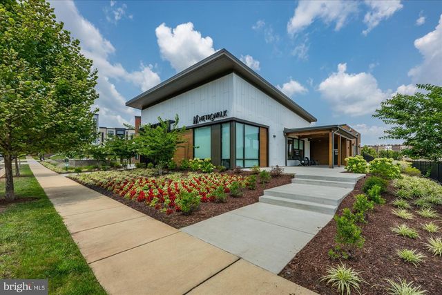 43556 CENTERGATE DR, Ashburn, VA 20148