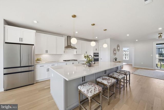 43556 CENTERGATE DR, Ashburn, VA 20148