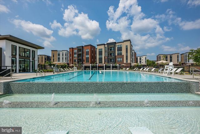 43556 CENTERGATE DR, Ashburn, VA 20148