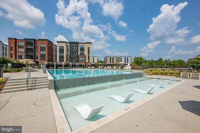43556 CENTERGATE DR, Ashburn, VA 20148
